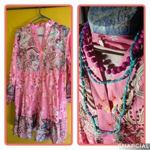 Ladies babydoll dress W/ 2 Necklaces.
